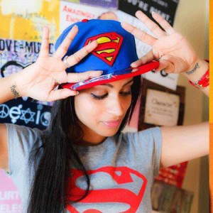 iisuperwomanii hand symbol